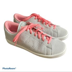 New Nike suede shoes light grey and pink -5.5Y